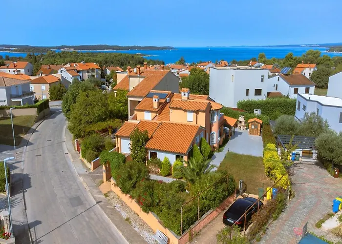 Villa Natalia With Private Pool Near The Sea