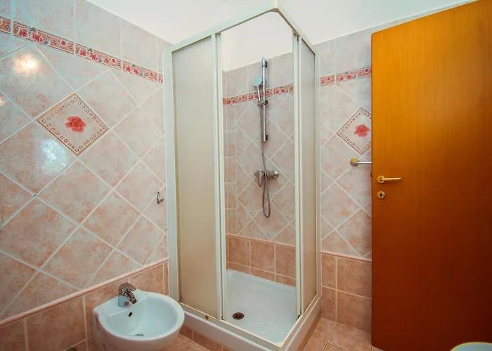 Villa Natalia With Private Pool Near The Sea *