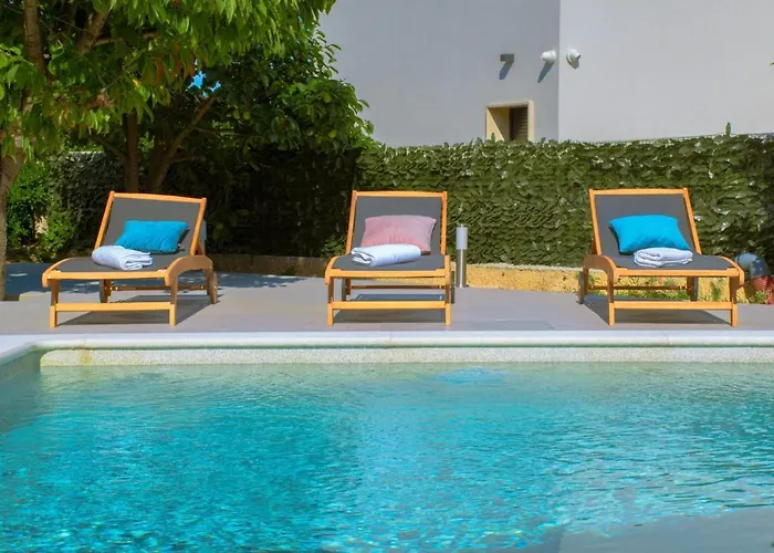 فيلة Natalia With Private Pool Near The Sea بولا