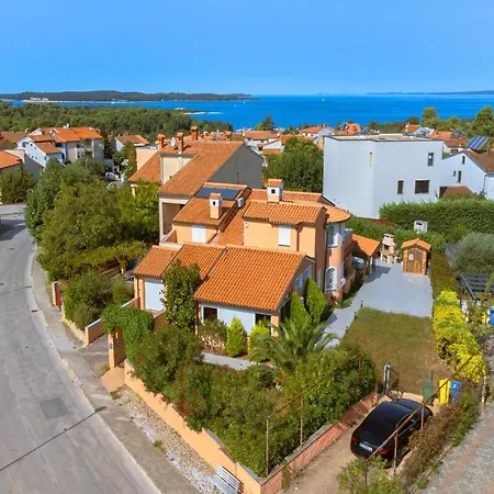 Villa Natalia With Private Pool Near The Sea