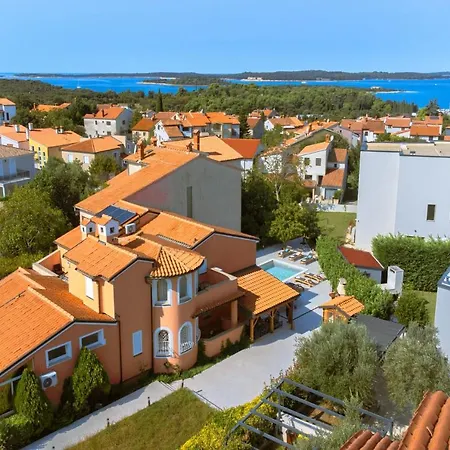 Villa Natalia With Private Pool Near The Sea Pula