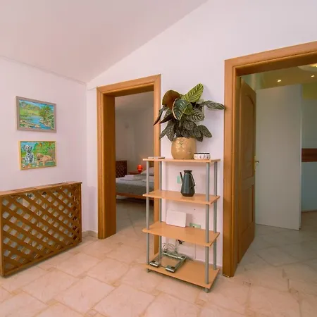 Villa Natalia With Private Pool Near The Sea *