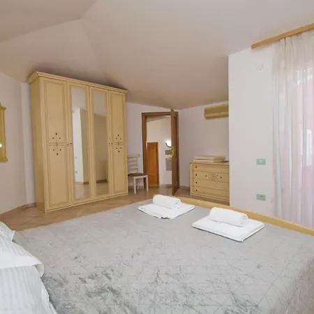 Villa Natalia With Private Pool Near The Sea