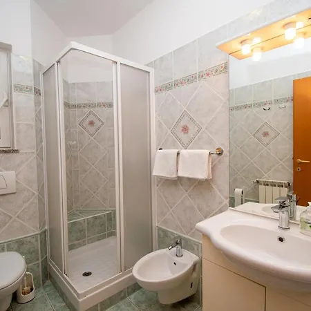 Natalia With Private Pool Near The Sea *