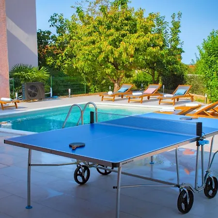 Natalia With Private Pool Near The Sea * Pula