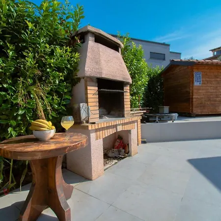 Natalia With Private Pool Near The Sea *