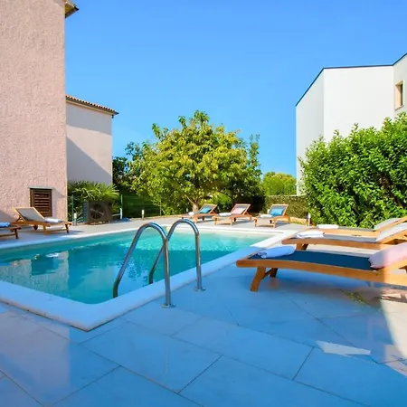 Natalia With Private Pool Near The Sea *