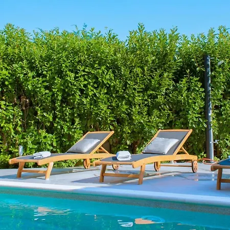 Natalia With Private Pool Near The Sea Villa *