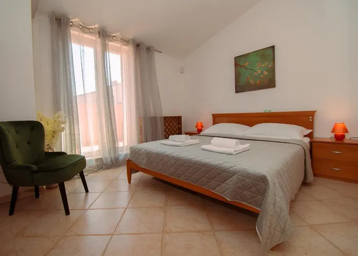 Natalia With Private Pool Near The Sea Pula