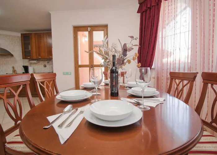 Natalia With Private Pool Near The Sea