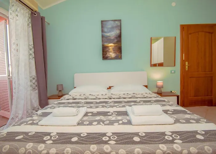 Natalia With Private Pool Near The Sea *