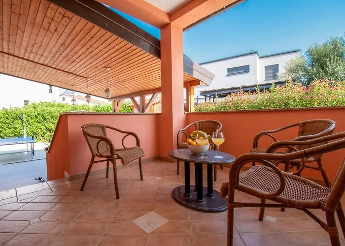 Natalia With Private Pool Near The Sea * Pula