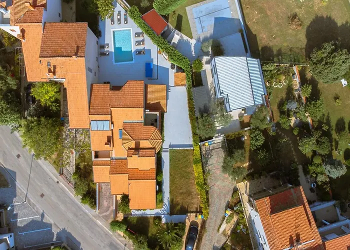 Natalia With Private Pool Near The Sea * Pula