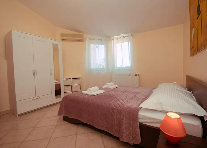 Natalia With Private Pool Near The Sea Willa Pula