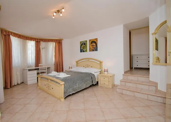 Natalia With Private Pool Near The Sea Willa *