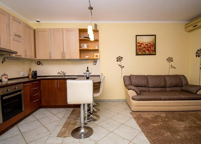 Natalia With Private Pool Near The Sea *