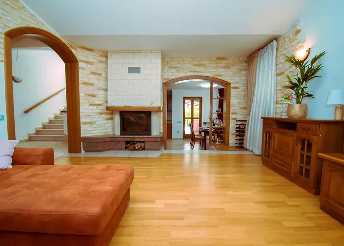 Natalia With Private Pool Near The Sea Willa