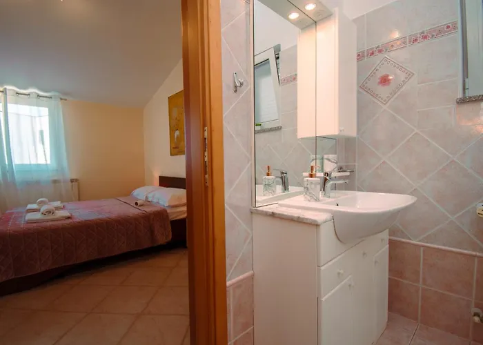 Natalia With Private Pool Near The Sea Pula