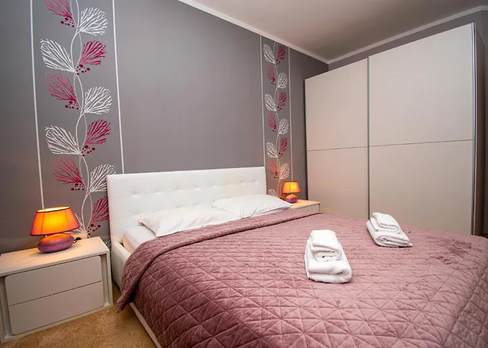 Willa Natalia With Private Pool Near The Sea Pula