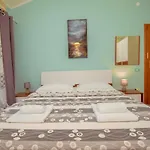 Villa Natalia Near The Sea - By Istrabook *
