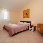 Villa Natalia Near The Sea - By Istrabook Willa *