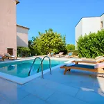 Villa Natalia Near The Sea - By Istrabook *