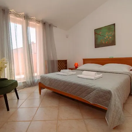 Natalia With Private Pool Near The Sea Пула