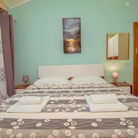 Natalia With Private Pool Near The Sea *