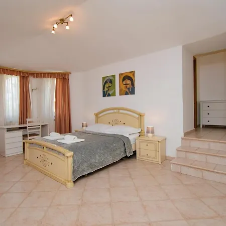 Natalia With Private Pool Near The Sea Вілла *