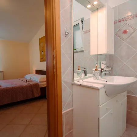 Natalia With Private Pool Near The Sea Пула