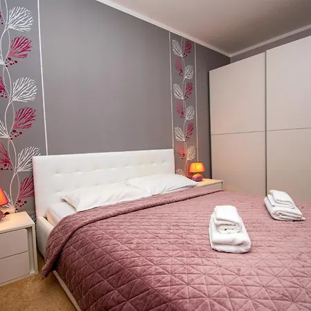 Вілла Natalia With Private Pool Near The Sea Пула